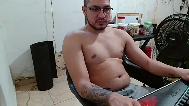 Snapshot of Leonino231 chatting on 10.01.25 Leonino231 online show from 10.01.25