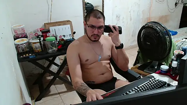 Snapshot of Leonino231 chatting on 10.07.25 Leonino231 online show from 10.07.25