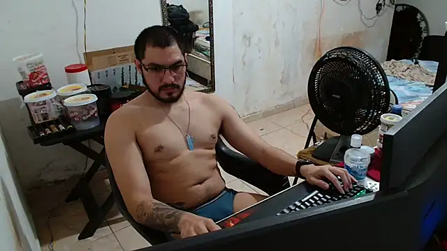 Snapshot of Leonino231 chatting on 10.23.25 Leonino231 online show from 10.23.25