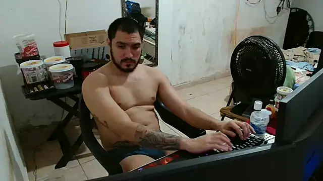 Snapshot of Leonino231 chatting on 10.24.25 Leonino231 online show from 10.24.25