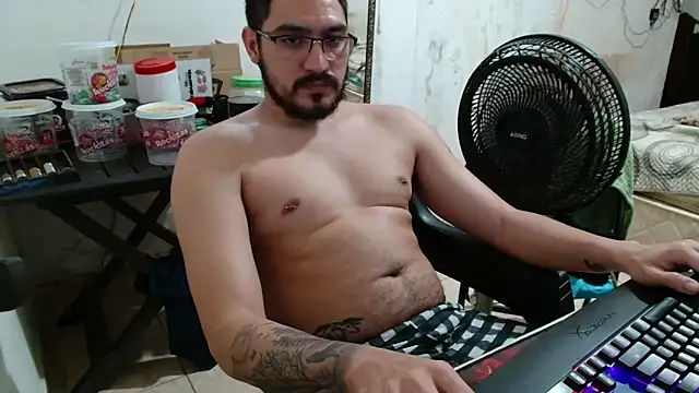 Snapshot of Leonino231 chatting on 12.02.25 Leonino231 online show from 12.02.25