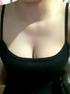 Snapshot of Linhtruong_ chatting on 09.28.25 Linhtruong online show from 09.28.25