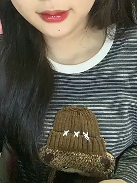 Linhtruong  online show from 12.15.25