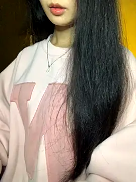 Snapshot of Nhinhi18 chatting on 11.17.25 Nhinhi18 online show from 11.17.25