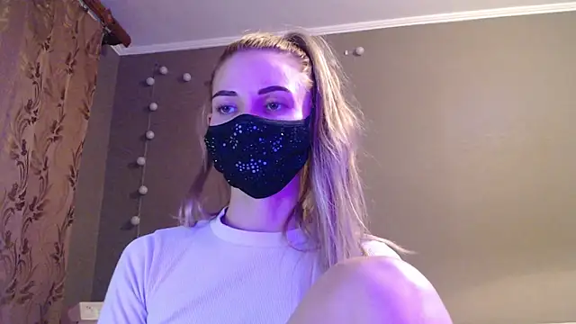 Snapshot of Iris_lave chatting on 09.15.25 Iris lave online show from 09.15.25