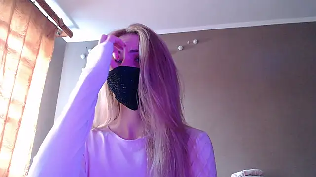Snapshot of Iris_lave chatting on 09.18.25 Iris lave online show from 09.18.25