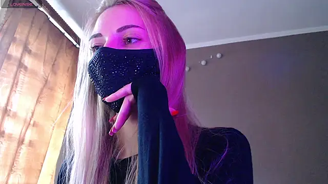 Snapshot of Iris_lave chatting on 09.24.25 Iris lave online show from 09.24.25