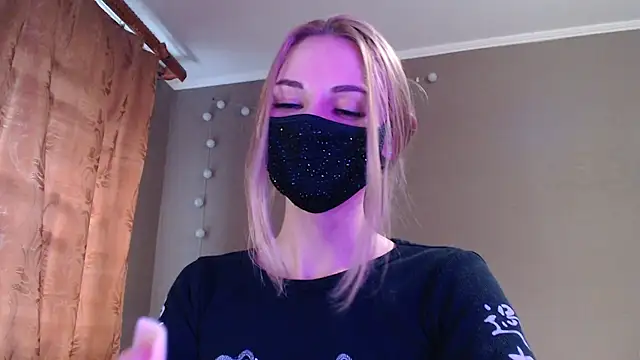 Snapshot of Iris_lave chatting on 10.01.25 Iris lave online show from 10.01.25