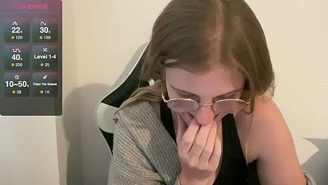 BustyKellyXXX online show from 10.31.25