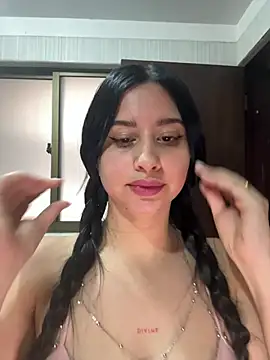 Snapshot of lucy_grey25 chatting on 03.19.26 lucy grey25 online show from 03.19.26