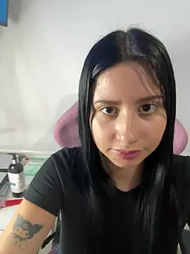 Snapshot of lucy_grey25 chatting on 04.15.26 lucy grey25 online show from 04.15.26