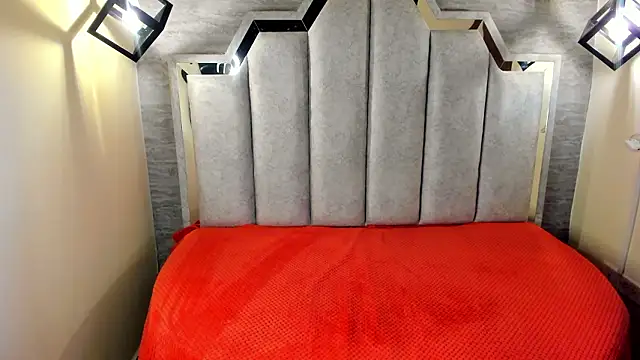 Snapshot of Zafiro_claire chatting on 02.26.26 Zafiro claire online show from 02.26.26