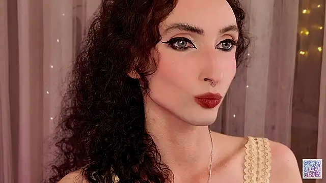 Snapshot of Queen_of_tease chatting on 09.24.25 Queen of tease online show from 09.24.25