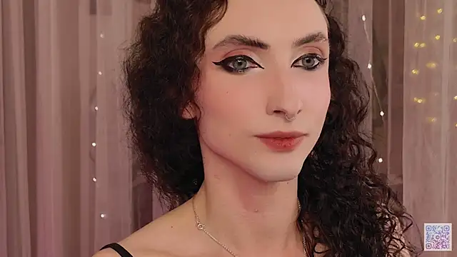 Snapshot of Queen_of_tease chatting on 09.27.25 Queen of tease online show from 09.27.25