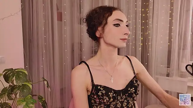 Snapshot of Queen_of_tease chatting on 10.13.25 Queen of tease online show from 10.13.25