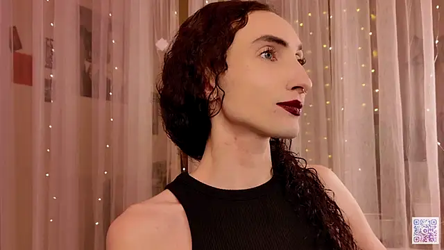 Snapshot of Queen_of_tease chatting on 11.18.25 Queen of tease online show from 11.18.25