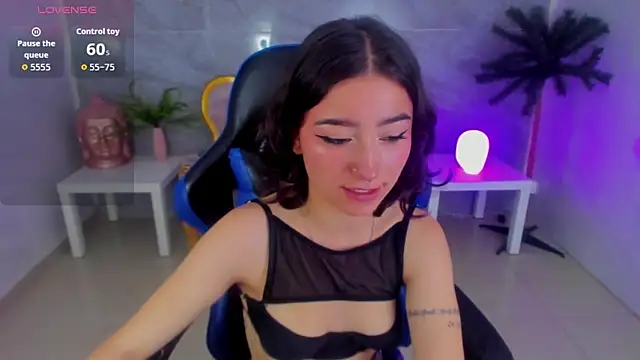 Snapshot of venuss09_s chatting on 11.13.25 venuss09 s online show from 11.13.25