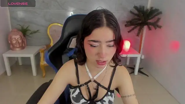 Snapshot of venuss09_s chatting on 11.17.25 venuss09 s online show from 11.17.25