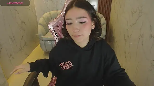 venuss09 s online show from 12.14.25