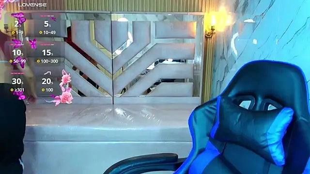 lola bonnie r online show from 10.21.25