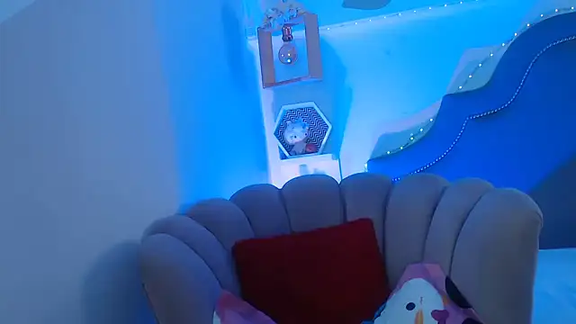 Snapshot of pocahontamoon chatting on 02.27.26 pocahontamoon online show from 02.27.26