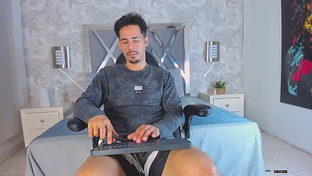 loghan fox online show from 09.26.25