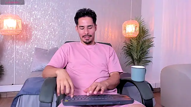 loghan fox online show from 09.28.25