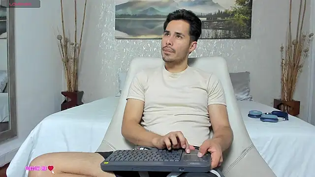 loghan fox online show from 10.02.25