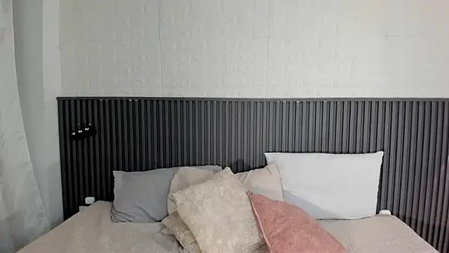 Violet Fowler online show from 09.09.25