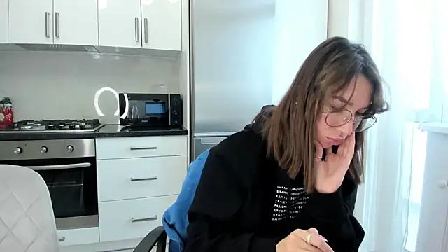 marylips online show from 12.18.25