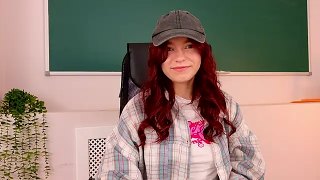 Snapshot of NoraHaynes chatting on 06.19.26 NoraHaynes online show from 06.19.26