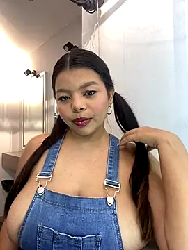 Snapshot of SiennaMonroe_ chatting on 09.15.25 SiennaMonroe online show from 09.15.25