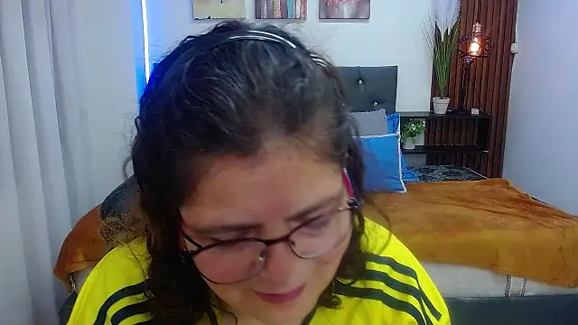 Snapshot of Linda_banks_ chatting on 09.10.25 Linda banks online show from 09.10.25