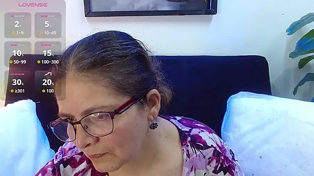 Snapshot of Linda_banks_ chatting on 09.23.25 Linda banks online show from 09.23.25