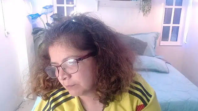 Snapshot of Linda_banks_ chatting on 10.19.25 Linda banks online show from 10.19.25