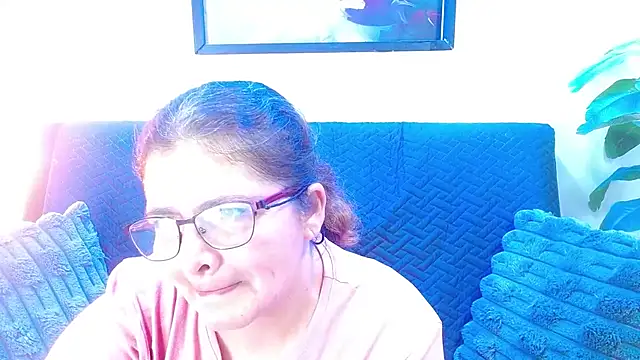 Snapshot of Linda_banks_ chatting on 10.24.25 Linda banks online show from 10.24.25