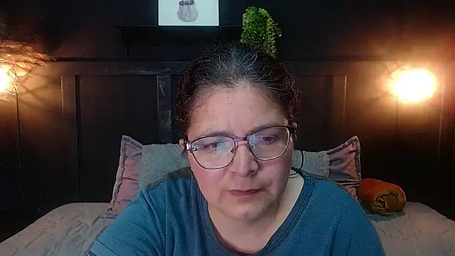 Snapshot of Linda_banks_ chatting on 11.21.25 Linda banks online show from 11.21.25