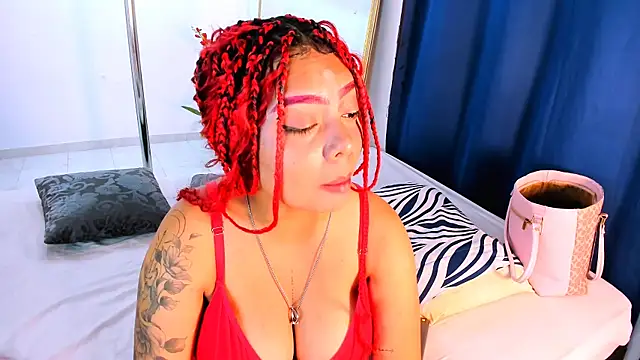 nahomy ryans online show from 10.10.25