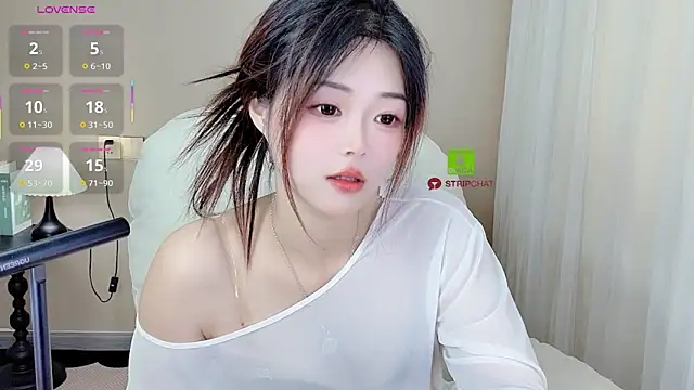 Snapshot of CeeKie chatting on 09.09.25 CeeKie online show from 09.09.25