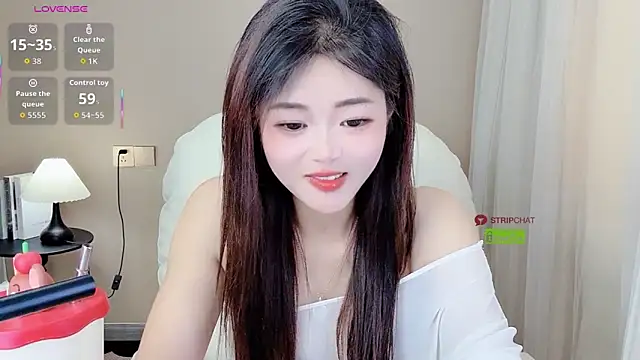 Snapshot of CeeKie chatting on 09.17.25 CeeKie online show from 09.17.25