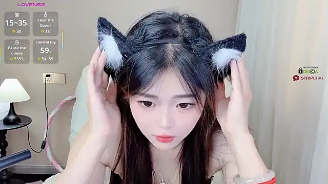 Snapshot of CeeKie chatting on 09.24.25 CeeKie online show from 09.24.25