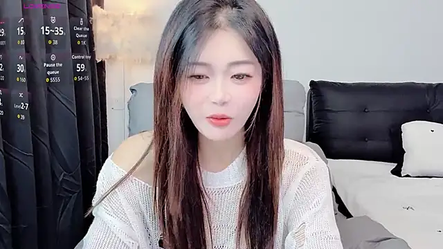 Snapshot of CeeKie chatting on 10.22.25 CeeKie online show from 10.22.25