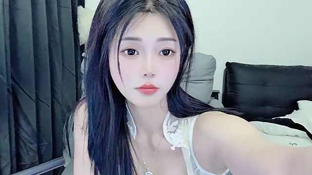 Snapshot of CeeKie chatting on 10.26.25 CeeKie online show from 10.26.25