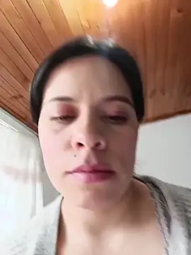 Snapshot of JenniferLegs chatting on 12.17.25 JenniferLegs online show from 12.17.25