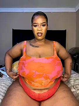 Snapshot of THICKBUNNYCHICKxxx chatting on 09.24.25 THICKBUNNYCHICKxxx online show from 09.24.25
