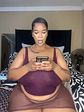 Snapshot of THICKBUNNYCHICKxxx chatting on 10.04.25 THICKBUNNYCHICKxxx online show from 10.04.25