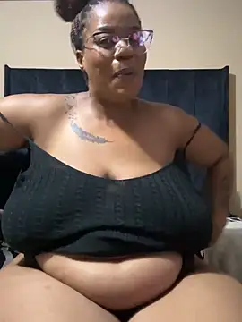 Snapshot of THICKBUNNYCHICKxxx chatting on 04.04.26 THICKBUNNYCHICKxxx online show from 04.04.26