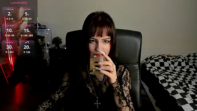 LiyaLuna online show from 12.19.25