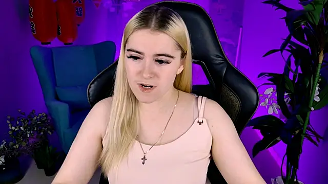 Stef Nicks online show from 10.04.25