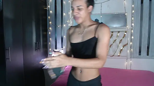 Snapshot of julieta_sweet_ chatting on 09.20.25 julieta sweet  online show from 09.20.25